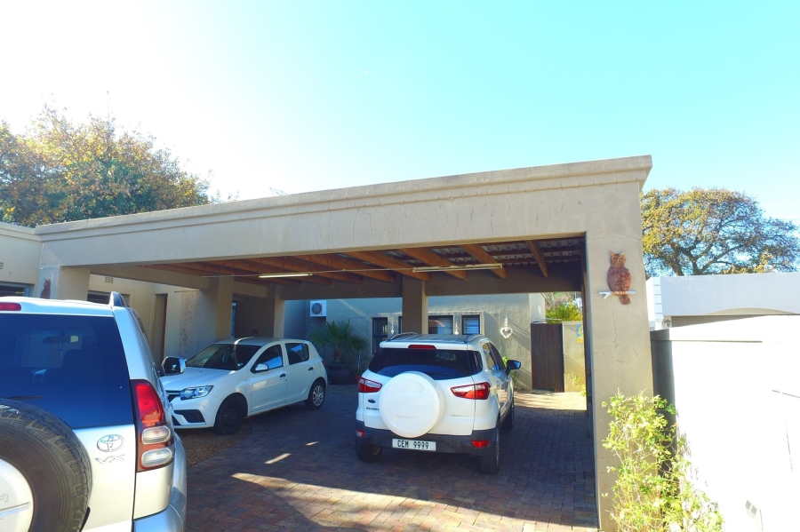 3 Bedroom Property for Sale in Eikenbosch Western Cape